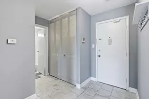 8995 Kennedy Dr N, Des Plaines, IL 60016 - Photo 5