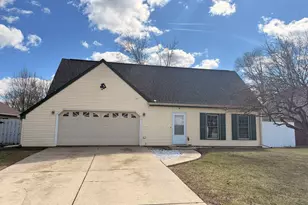 215 Fernwood Rd, Montgomery, IL 60538 - Photo 1