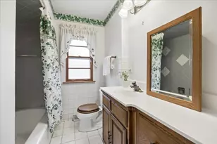 S645 Forest St, Winfield, IL 60190 - Photo 17