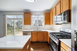 579 W Caldwell Dr, Round Lake, IL 60073 - Photo 7