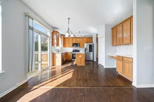 579 W Caldwell Dr, Round Lake, IL 60073 - Photo 5