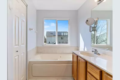 579 W Caldwell Drive, Round Lake, IL 60073 - Photo 23