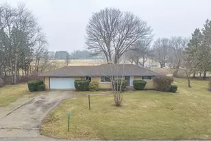 1854 N Weller Dr, Mount Morris, IL 61054 - Photo 1