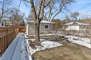 538 Wesley Ave, Evanston, IL 60202 - Photo 3