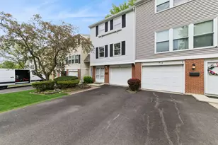 1813 Lancashire Ct, Schaumburg, IL 60194 - Photo 3