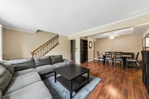 1813 Lancashire Ct, Schaumburg, IL 60194 - Photo 5
