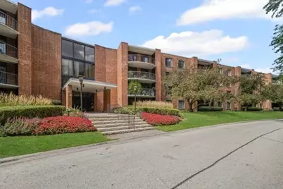 1615 E Central Road #111B, Arlington Heights, IL 60005 - Photo 1