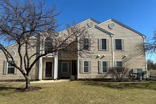 633 W Streamwood Blvd, Streamwood, IL 60107 - Photo 1