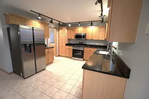 830 E 152nd St, South Holland, IL 60473 - Photo 11