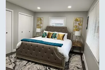 17 Wildwood Road, Elk Grove Village, IL 60007 - Photo 7