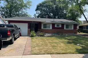 17 Wildwood Rd, Elk Grove Village, IL 60007 - Photo 1