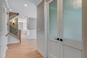 256 Coe Rd, Clarendon Hills, IL 60514 - Photo 7