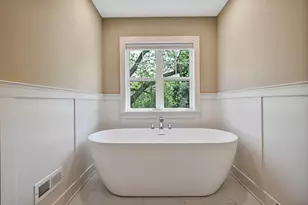 256 Coe Rd, Clarendon Hills, IL 60514 - Photo 25