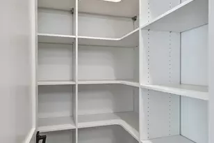 256 Coe Rd, Clarendon Hills, IL 60514 - Photo 13