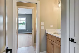 256 Coe Rd, Clarendon Hills, IL 60514 - Photo 27