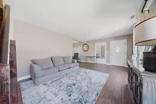 805 Wellington Ave, Elk Grove Village, IL 60007 - Photo 3