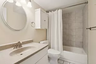 2555 Gross Point Rd, Evanston, IL 60201 - Photo 17