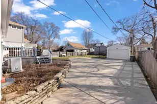 151 E Rd, Glen Ellyn, IL 60137 - Photo 25