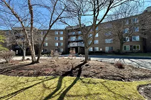 909 E Kenilworth Ave, Palatine, IL 60074 - Photo 1