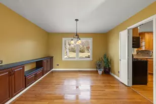 706 Crest Ln, Lisle, IL 60532 - Photo 5