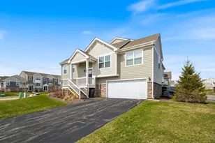 191 Goldenrod Dr, Elgin, IL 60124 - Photo 3