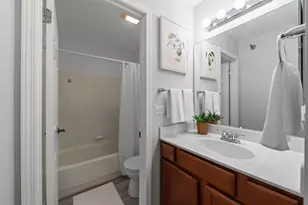 208 Glengarry Dr, Bloomingdale, IL 60108 - Photo 9