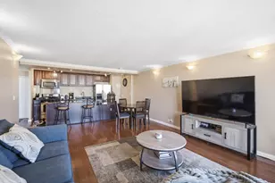 2200 S Stewart Ave, Lombard, IL 60148 - Photo 5