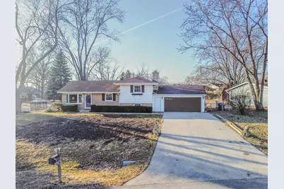 7802 Warwick Avenue, Darien, IL 60561 - Photo 3