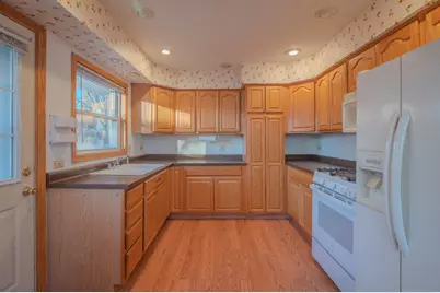 7802 Warwick Avenue, Darien, IL 60561 - Photo 9