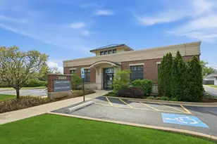 828 N Cass Ave, Westmont, IL 60559 - Photo 1