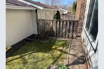 211 Applewood Lane, Bloomingdale, IL 60108 - Photo 3