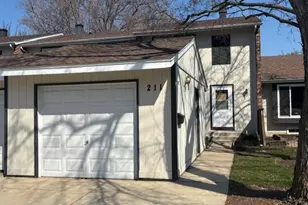 211 Applewood Ln, Bloomingdale, IL 60108 - Photo 1