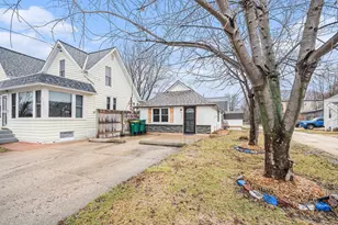 215 W Main St, Kirkland, IL 60146 - Photo 3