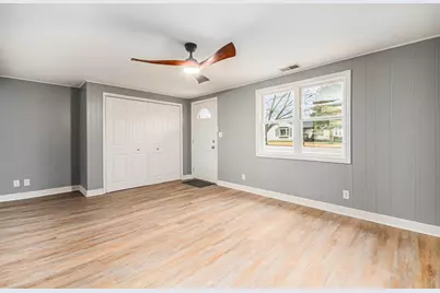 215 W Main Street, Kirkland, IL 60146 - Photo 9