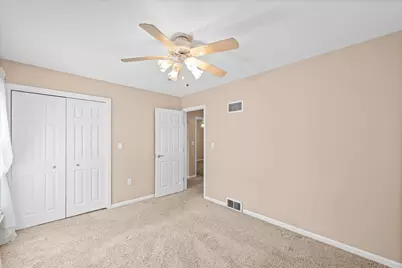 1019 N Sangamon Avenue, Gibson City, IL 60936 - Photo 17