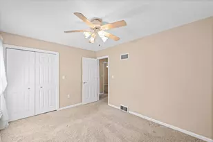 1019 N Sangamon Ave, Gibson City, IL 60936 - Photo 17