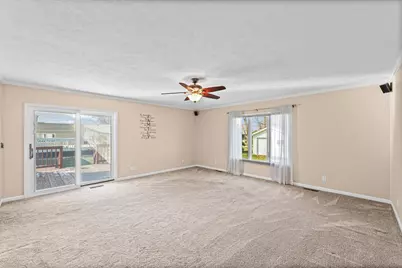 1019 N Sangamon Avenue, Gibson City, IL 60936 - Photo 15