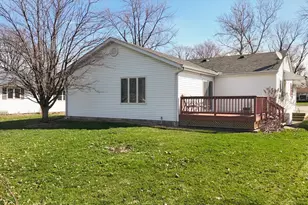 1019 N Sangamon Ave, Gibson City, IL 60936 - Photo 3