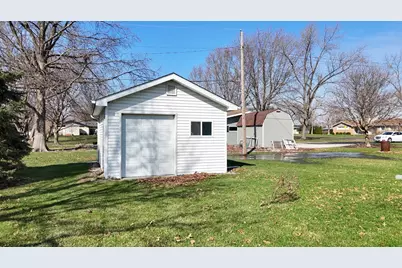 1019 N Sangamon Avenue, Gibson City, IL 60936 - Photo 31