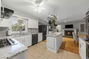 26W055 Cree Ln, Wheaton, IL 60189 - Photo 11