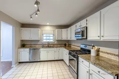 12 Sommerset Lane, Lincolnshire, IL 60069 - Photo 13