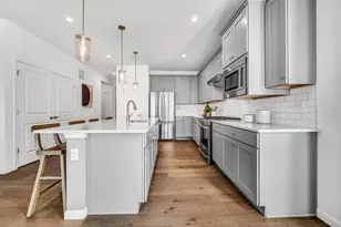 230 Furnas Dr, Batavia, IL 60510 - Photo 5