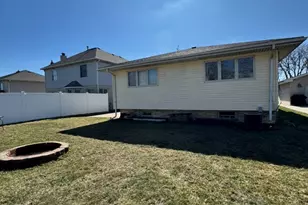 7110 W 82nd Pl, Burbank, IL 60459 - Photo 5
