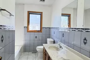 7110 W 82nd Pl, Burbank, IL 60459 - Photo 9