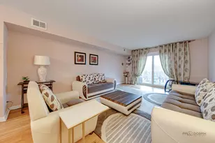 7 Oak Creek Dr, Buffalo Grove, IL 60089 - Photo 5