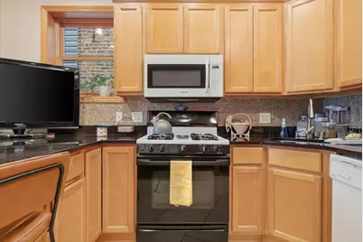 3975 W Barry Avenue, Chicago, IL 60618 - Photo 13