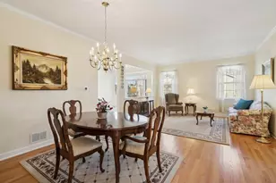 2382 Carillon Dr, Grayslake, IL 60030 - Photo 3