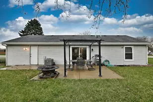 910 Greenfield Dr, Aurora, IL 60506 - Photo 17