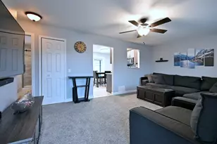 910 Greenfield Dr, Aurora, IL 60506 - Photo 3