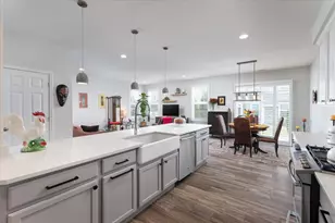 27W119 Redbud Ln, Winfield, IL 60190 - Photo 13